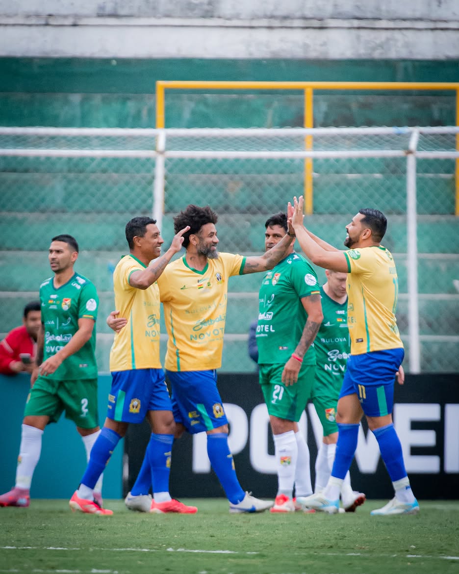 Jogadores da MWG cumprimentando adversários após o jogo