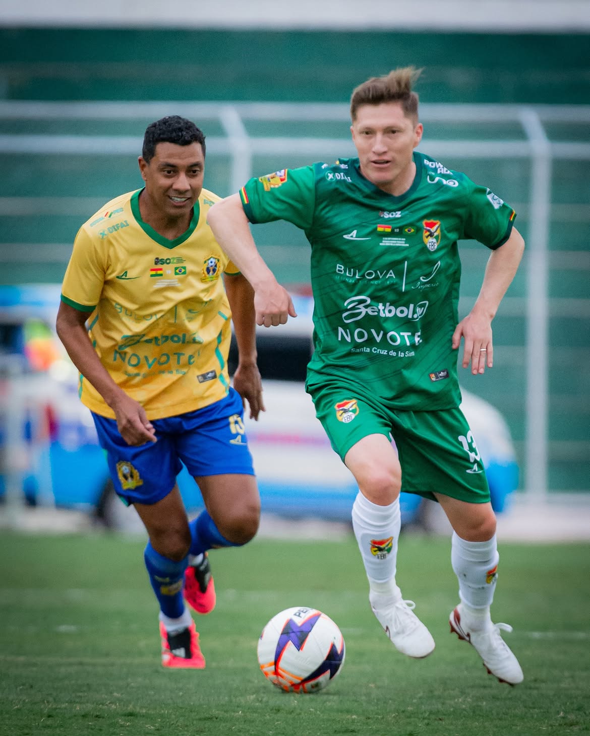 Abraço entre jogadores ao final da partida